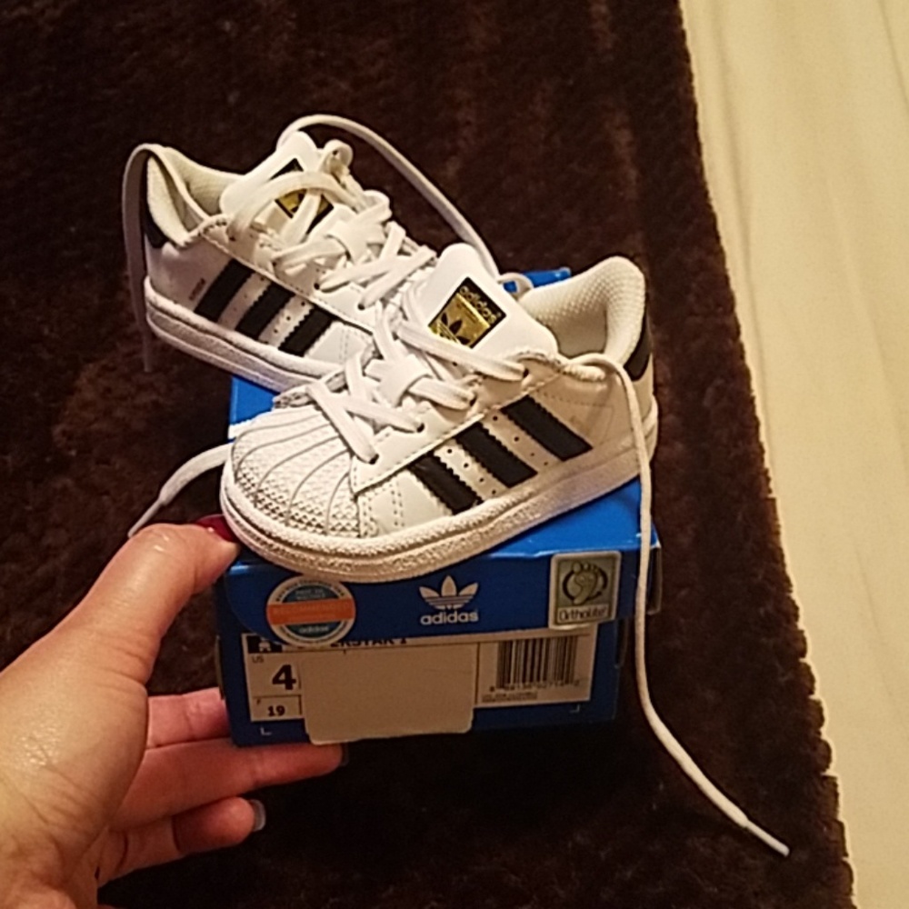 Infant like new Adidas shoes in great condition